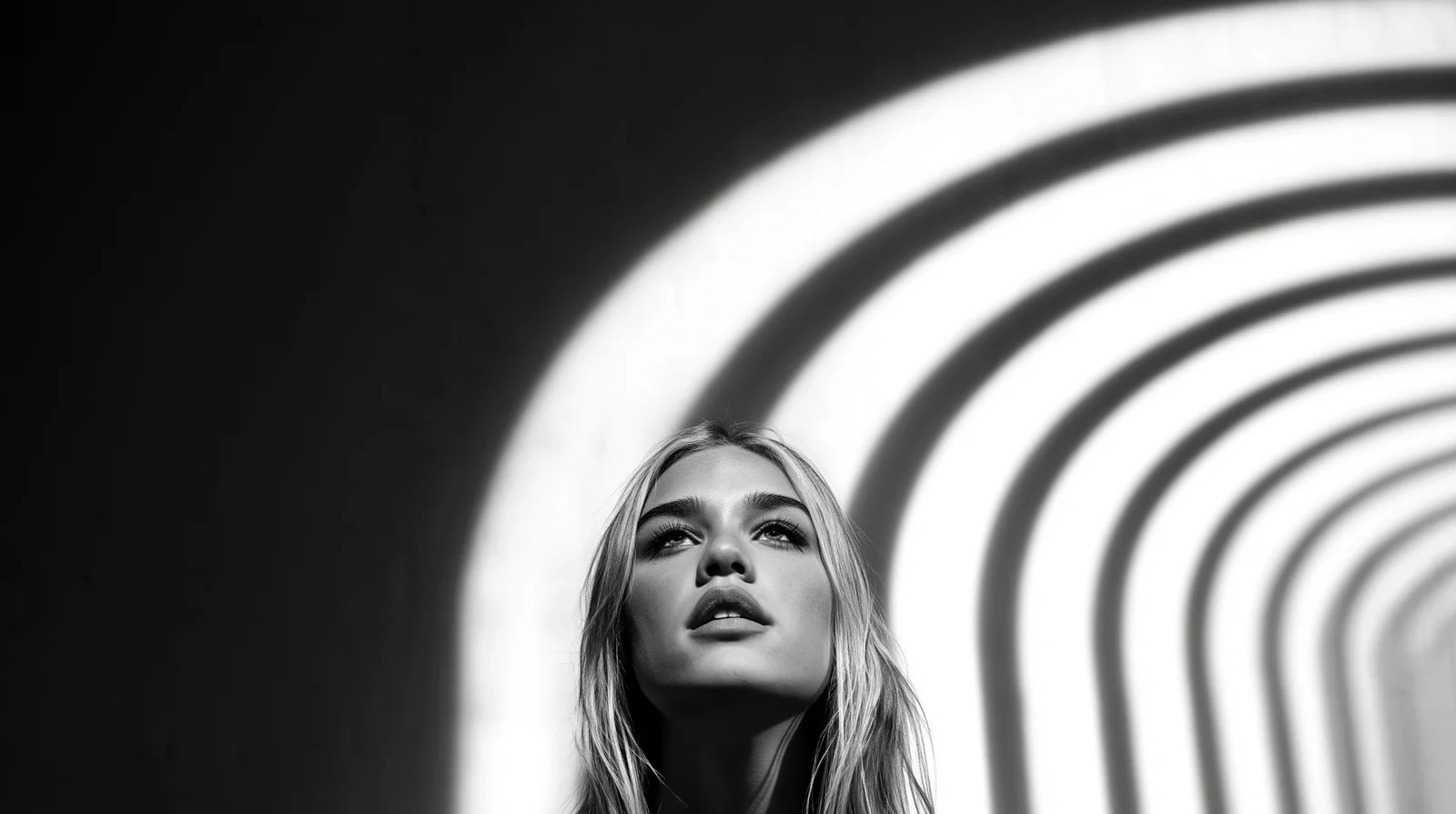 Black and white hypnotic optical illusion — image prompt preview
