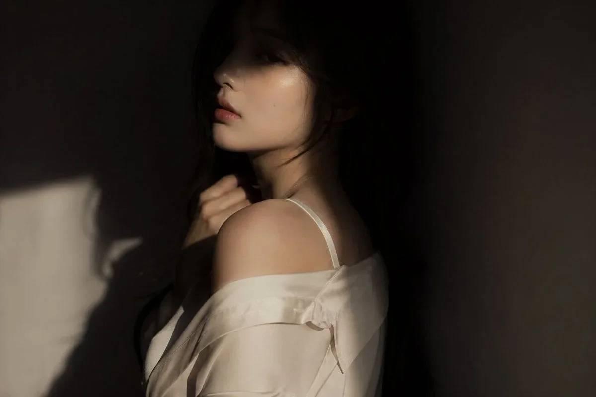 Editorial Portrait Artwork — image prompt preview